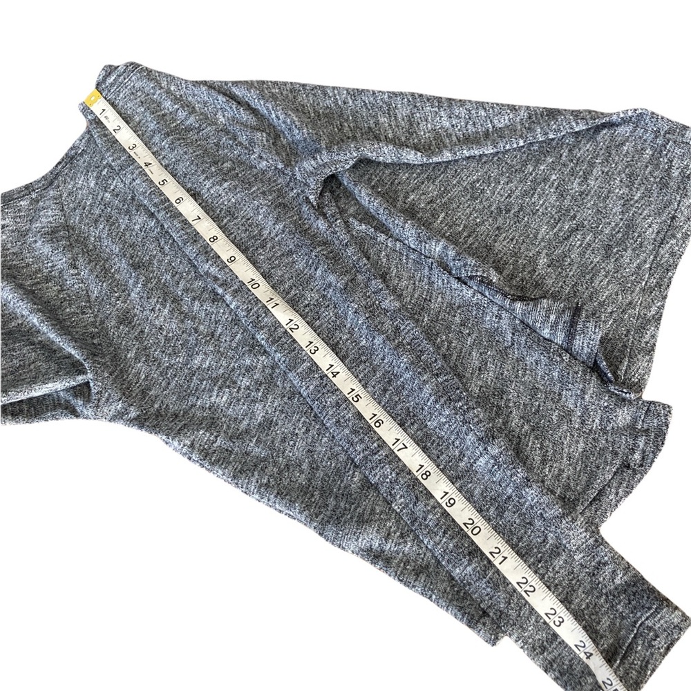 Banana Republic women's Gray Long Sleeved Classic Top w/ back slit detail sz XS - Picture 9 of 9
